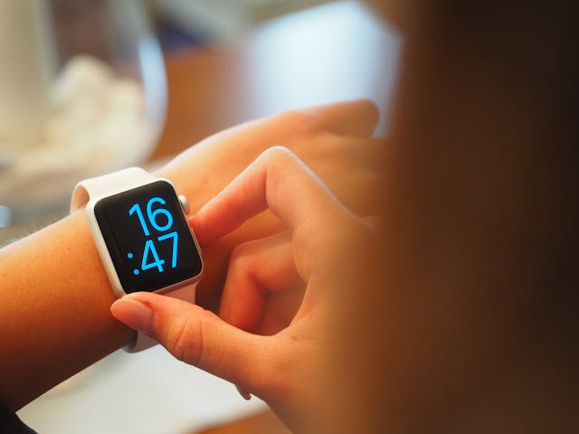 スマートウォッチ フィリピンタイムをイメージした時計