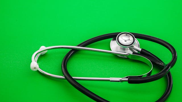 聴診器 高度人材の医師が使う聴診器