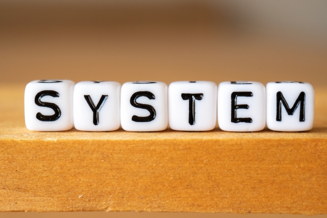 制度を意味するSYSTEMの文字