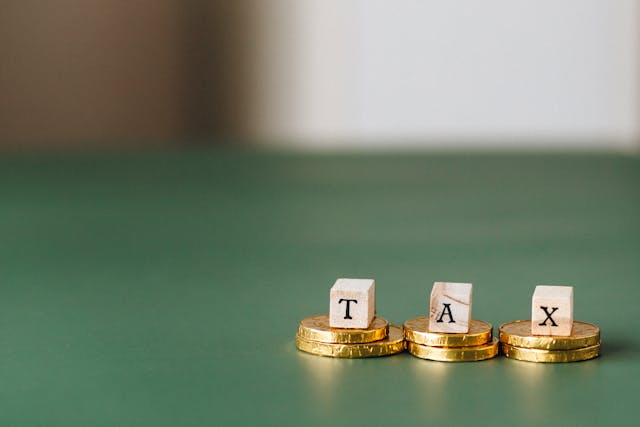 税金 納税義務をイメージしたTAXの文字