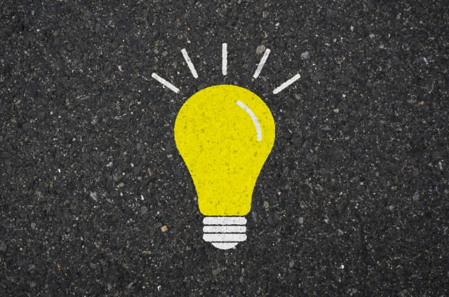 電球 重要をイメージした電球のイラスト