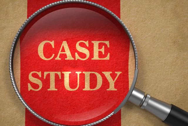 CASE STUDYの文字を拡大表示している虫眼鏡
