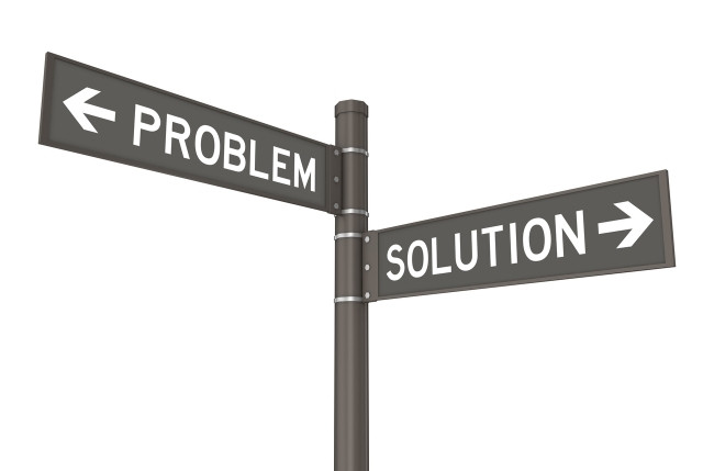 PROBLEMとSOLUTIONの文字が書かれた看板